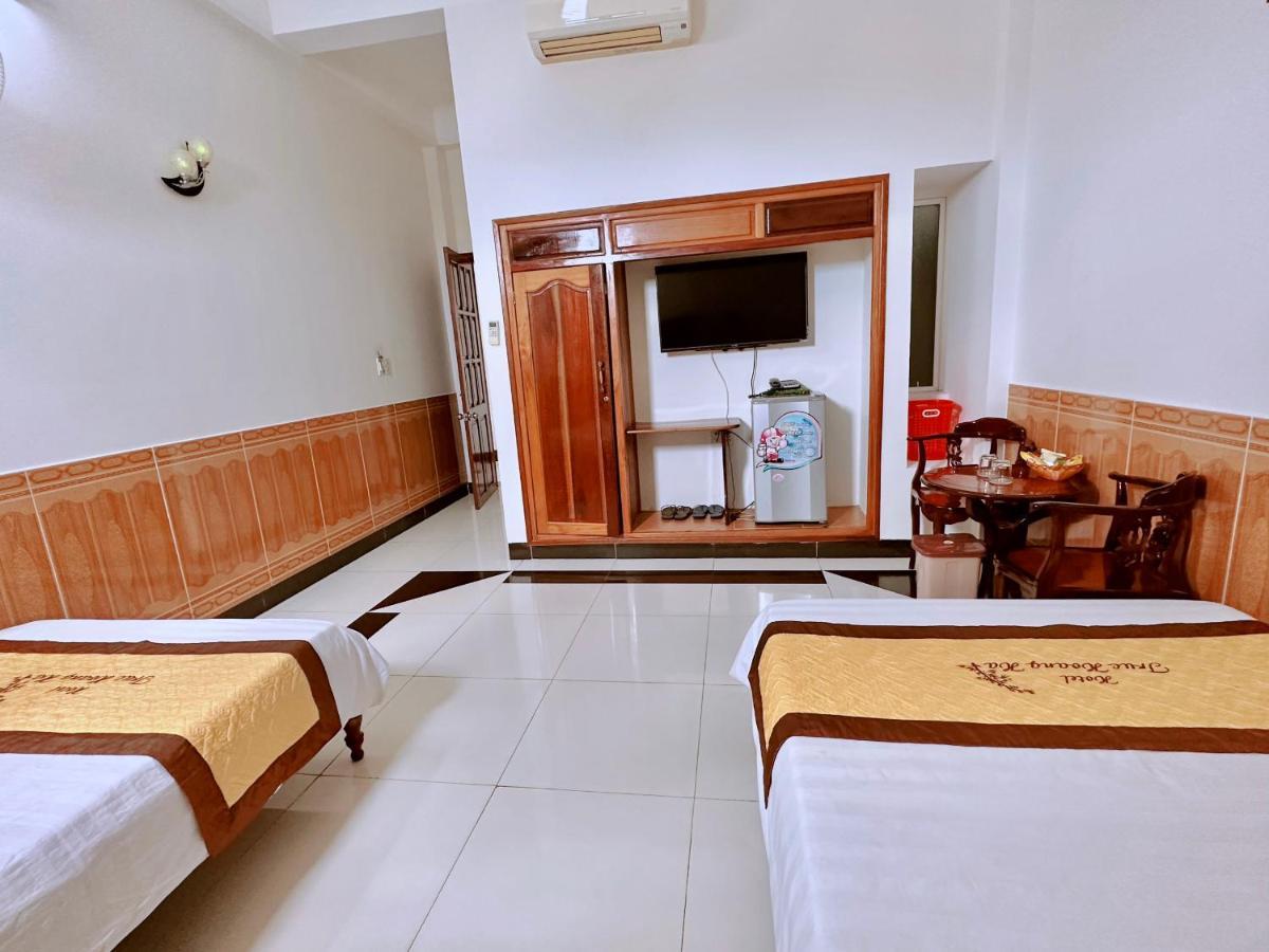 Truc Hoang Ha Hotel Kon Tum Exteriör bild