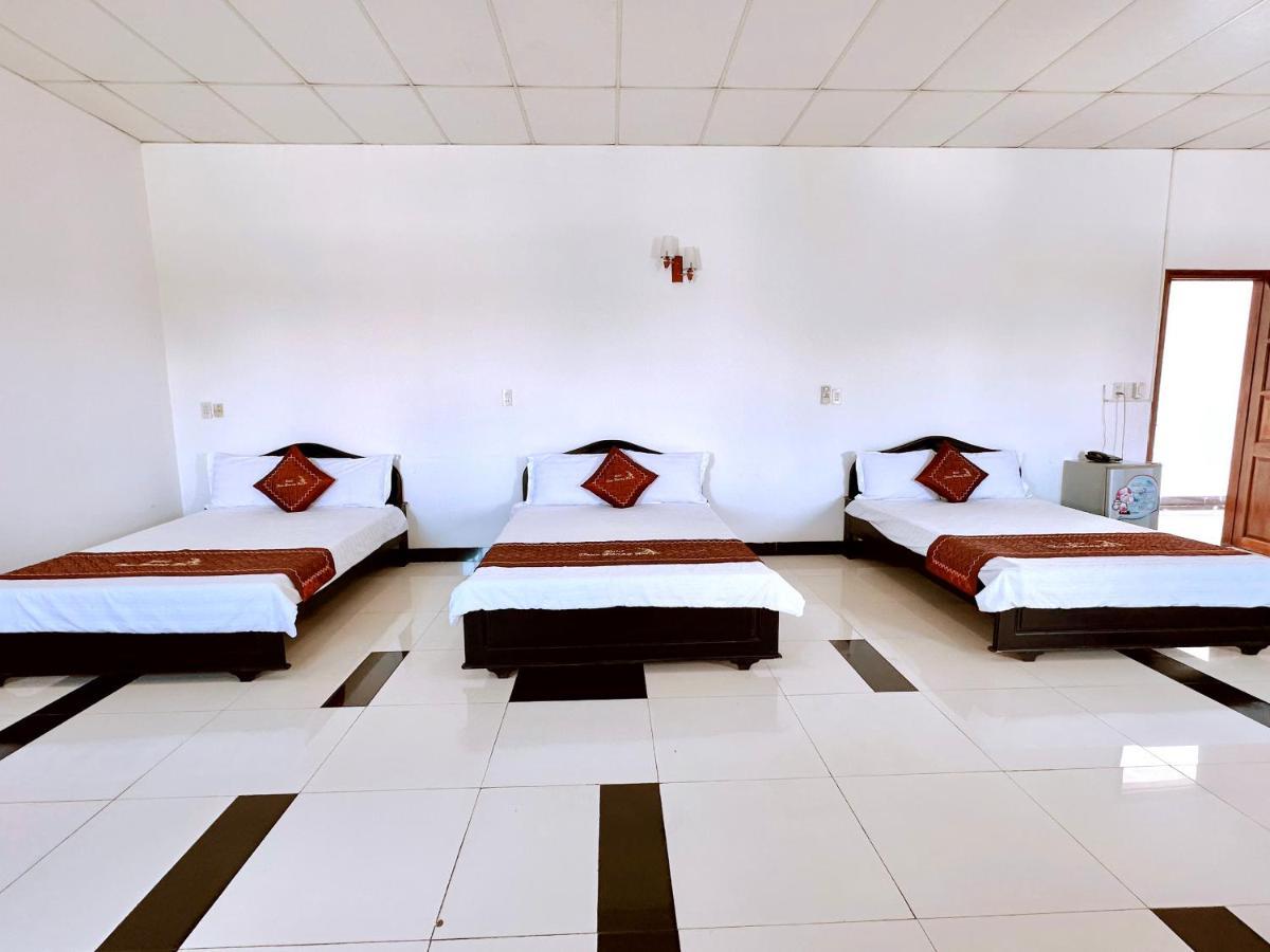 Truc Hoang Ha Hotel Kon Tum Exteriör bild