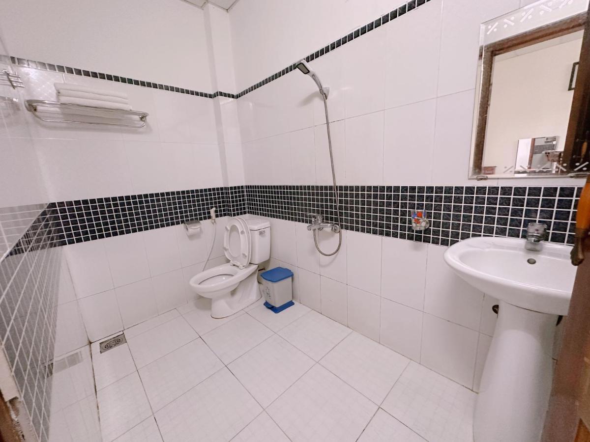 Truc Hoang Ha Hotel Kon Tum Exteriör bild