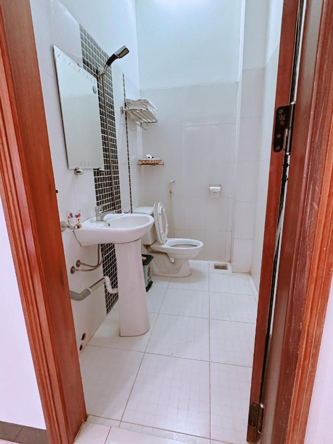 Truc Hoang Ha Hotel Kon Tum Exteriör bild