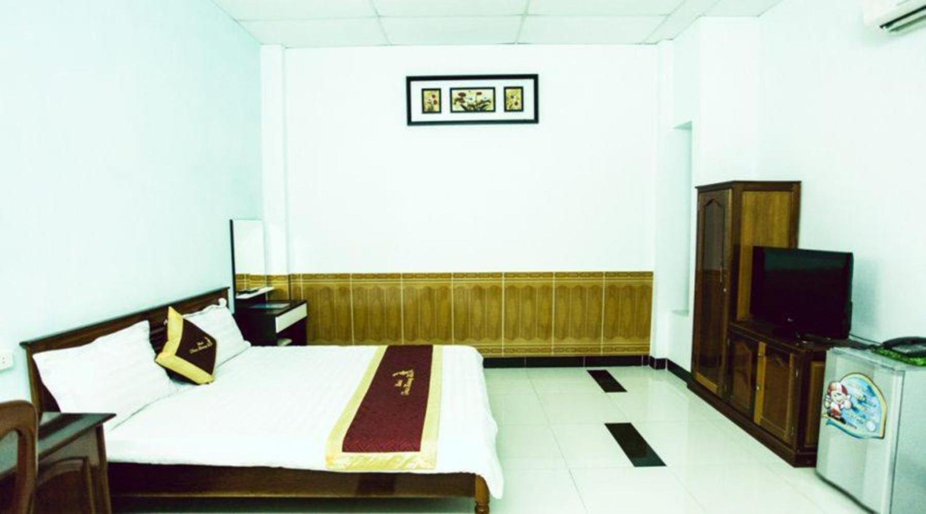 Truc Hoang Ha Hotel Kon Tum Exteriör bild