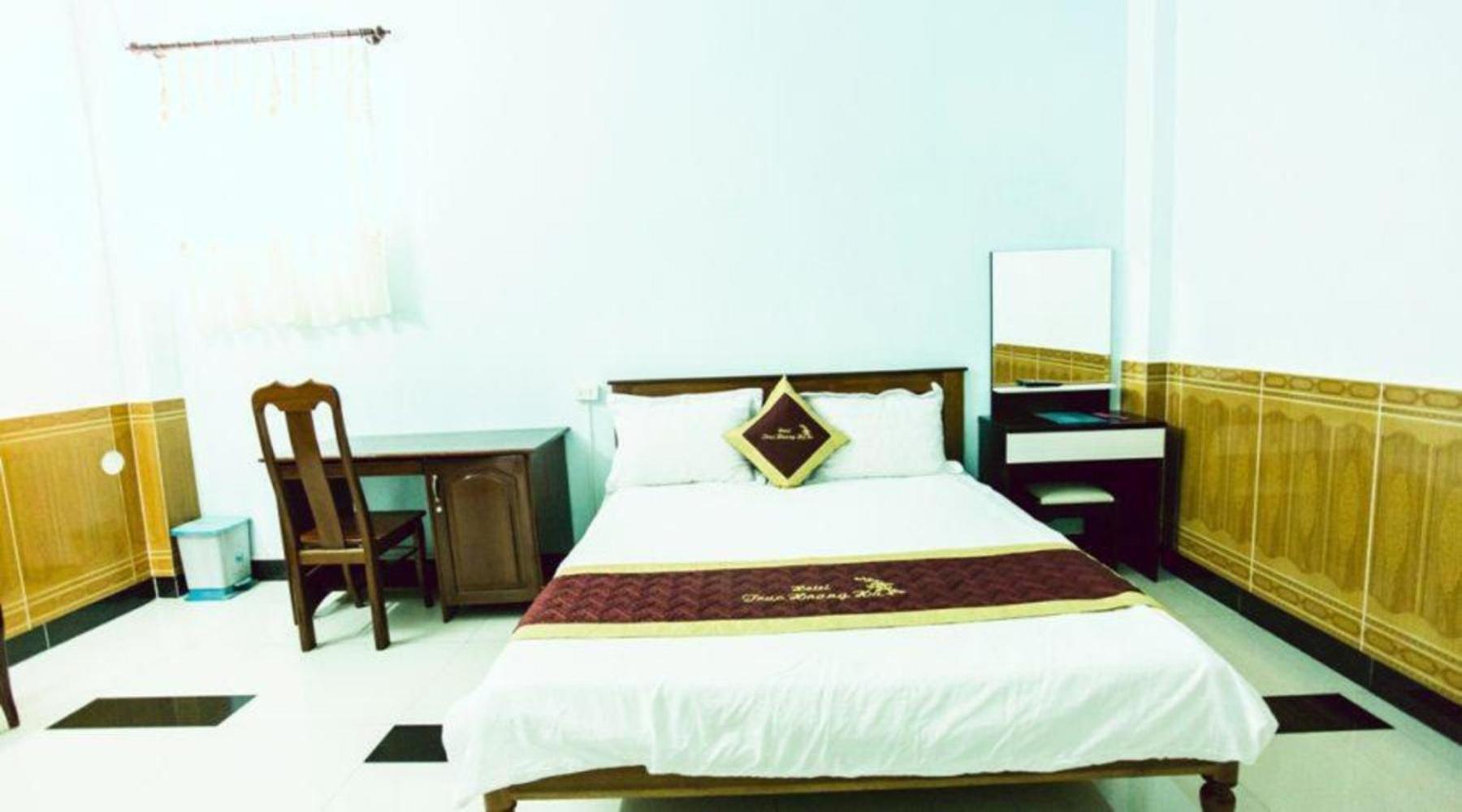 Truc Hoang Ha Hotel Kon Tum Exteriör bild
